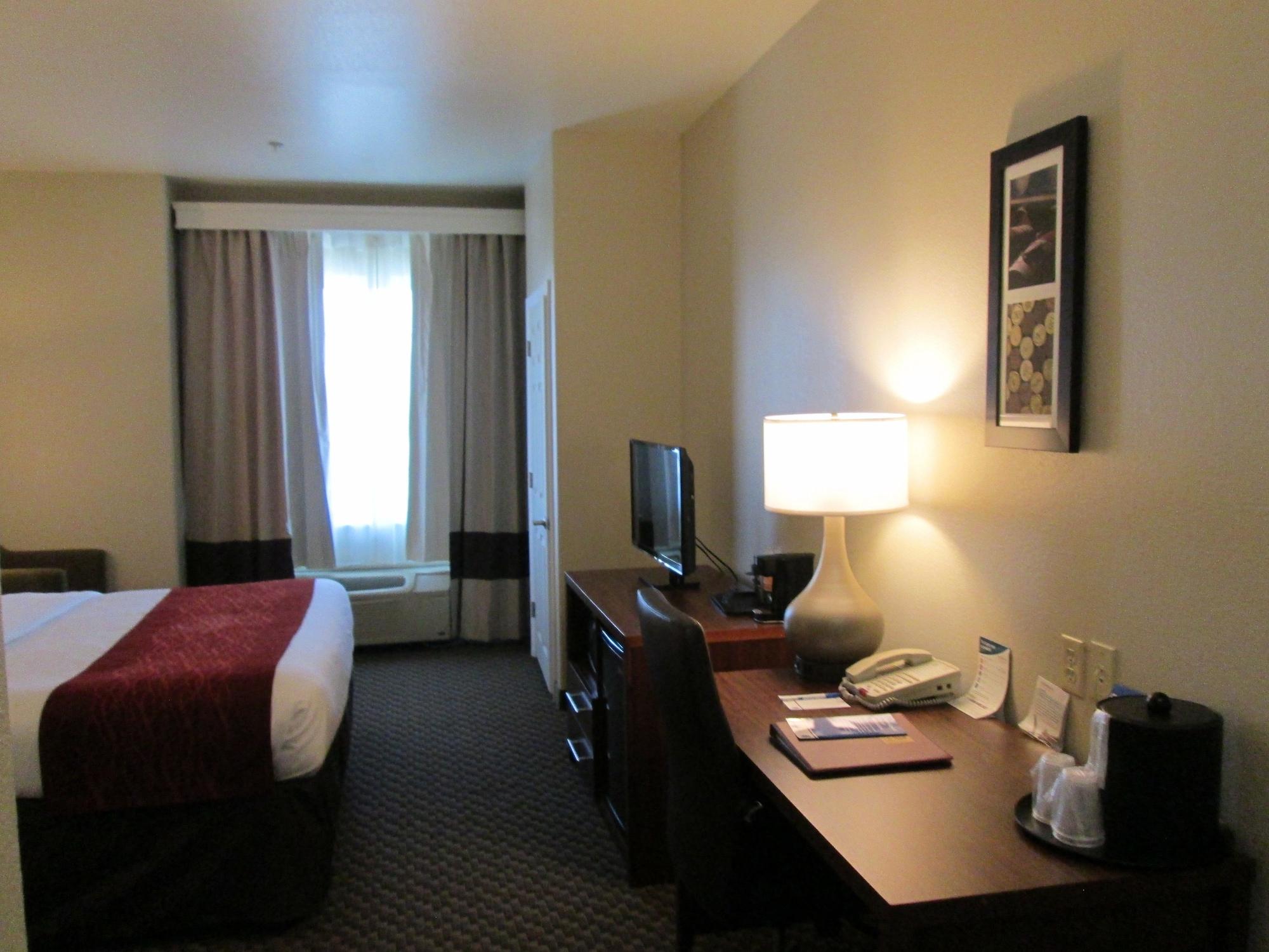 Comfort Inn & Suites Galt - Lodi North Esterno foto