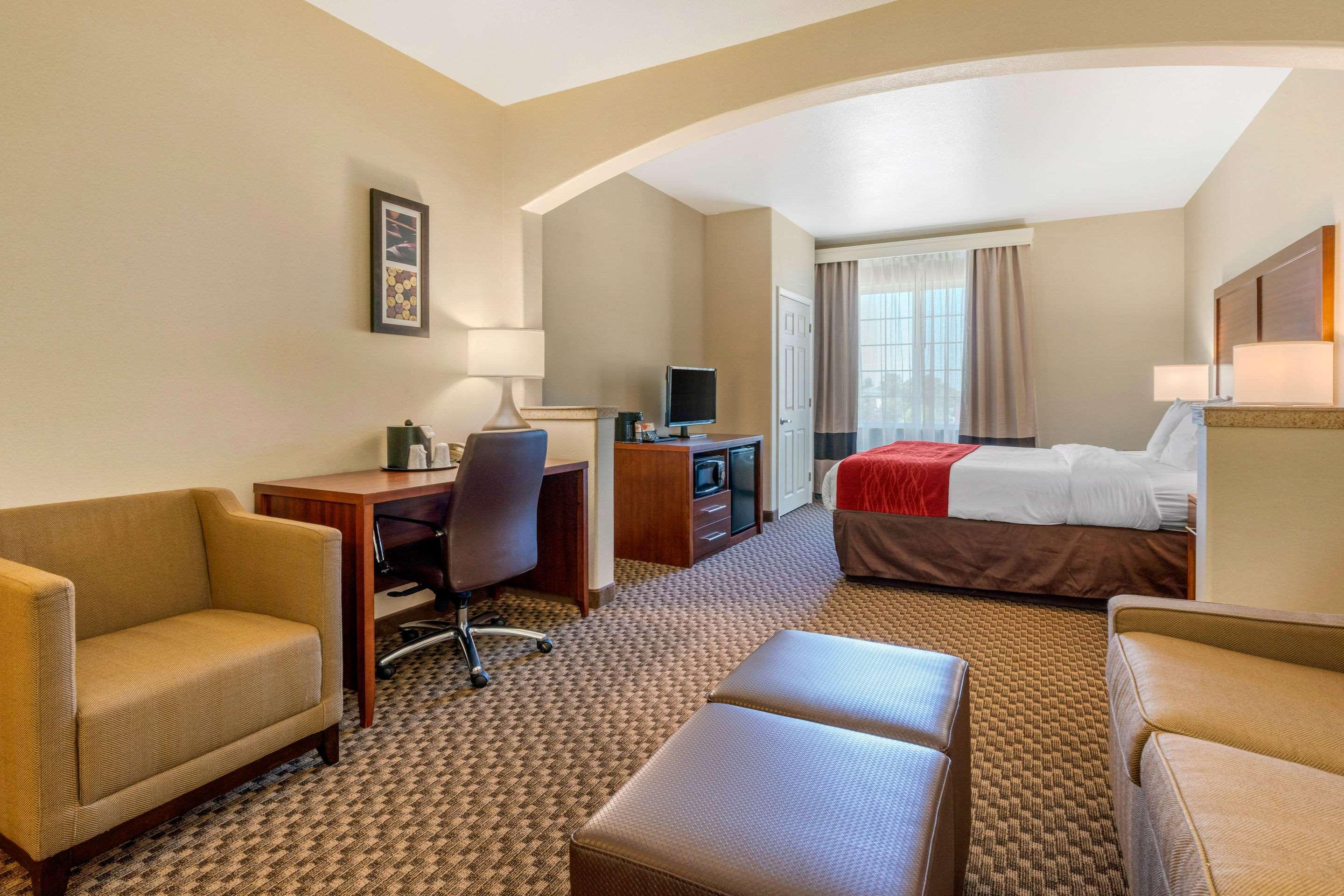 Comfort Inn & Suites Galt - Lodi North Esterno foto