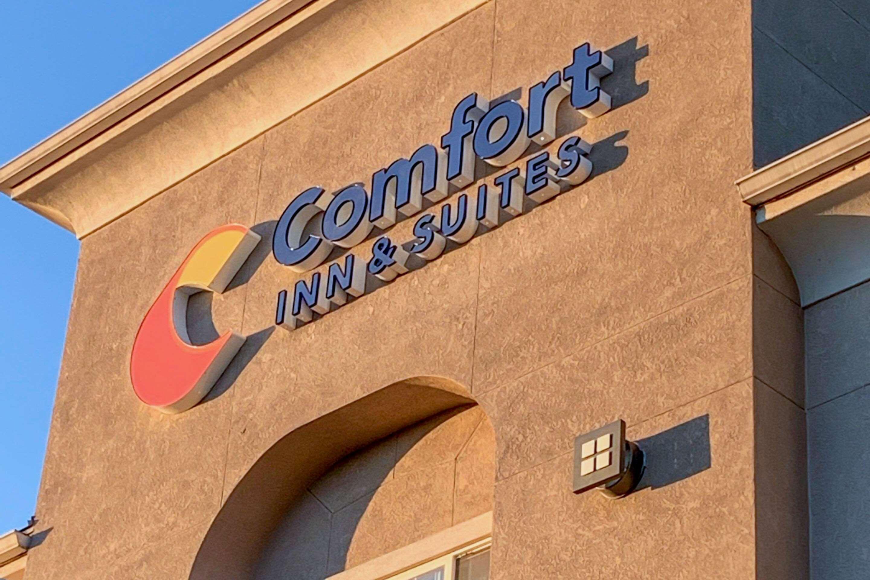 Comfort Inn & Suites Galt - Lodi North Esterno foto